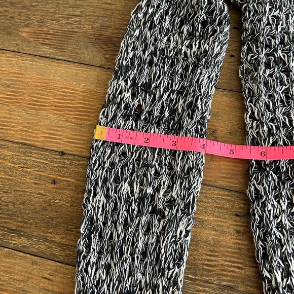 VOLCOM Open knit Black and White Long sleeve pullover Lightweight Size Medium - Picture 4 of 8